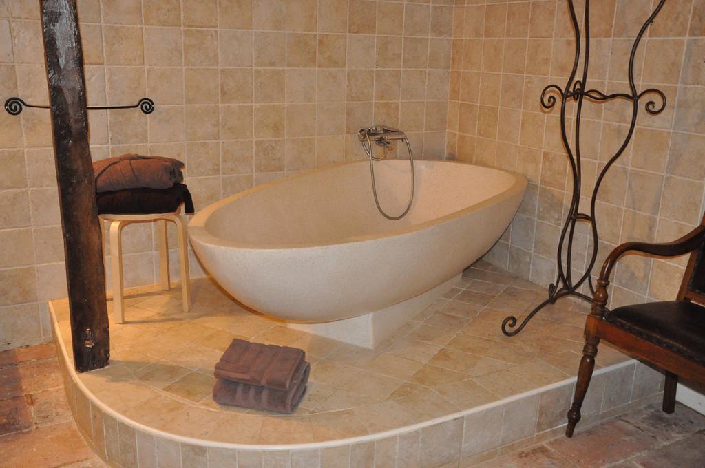 Bed and Breakfast Le Lac De Crivito Caraman Номер фото
